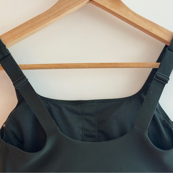 Lululemon Ribbed Train Bra - Size 6 - Picture 4 of 6